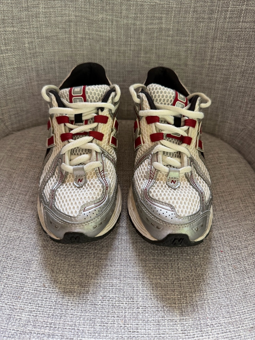 New Balance 1906R Silver Classic Crimson Sneakers – Men’s 6 / Women’s 7.5